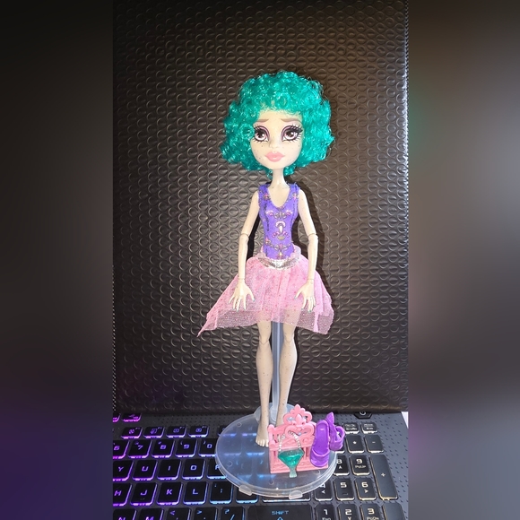 Monster High Rochelle Rerooted Doll - Picture 1 of 5